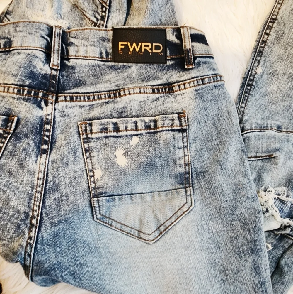 FWRD DENIM CO.  ANNIHLATOR DISTRESSED DENIM MENS JEANS SZ 32